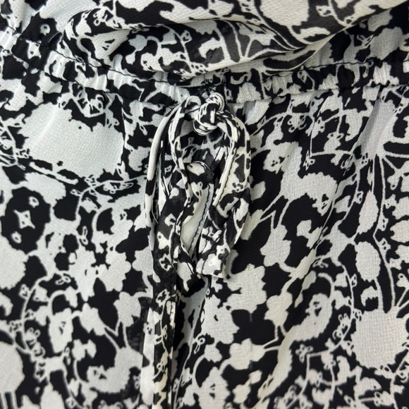 Lane Bryant Black & White Print Ruffle Sleeve V Neck Cinched‎ Blouse Top size 18 - Picture 6 of 8